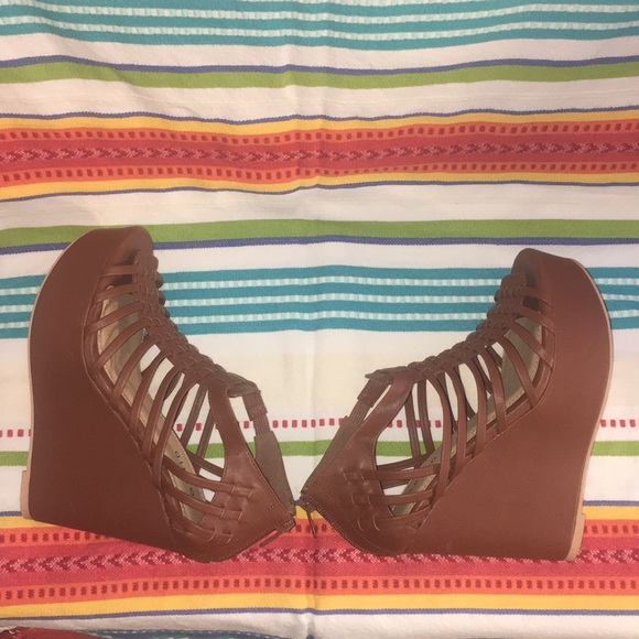 Woman’s Torrid wedge ~ 9W - Picture 6 of 8